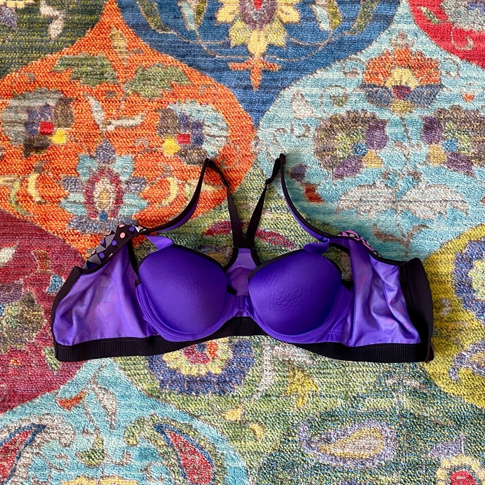 Victoria’s Secret VSX - Sports Bra with Cup Support - Picture 3 of 7
